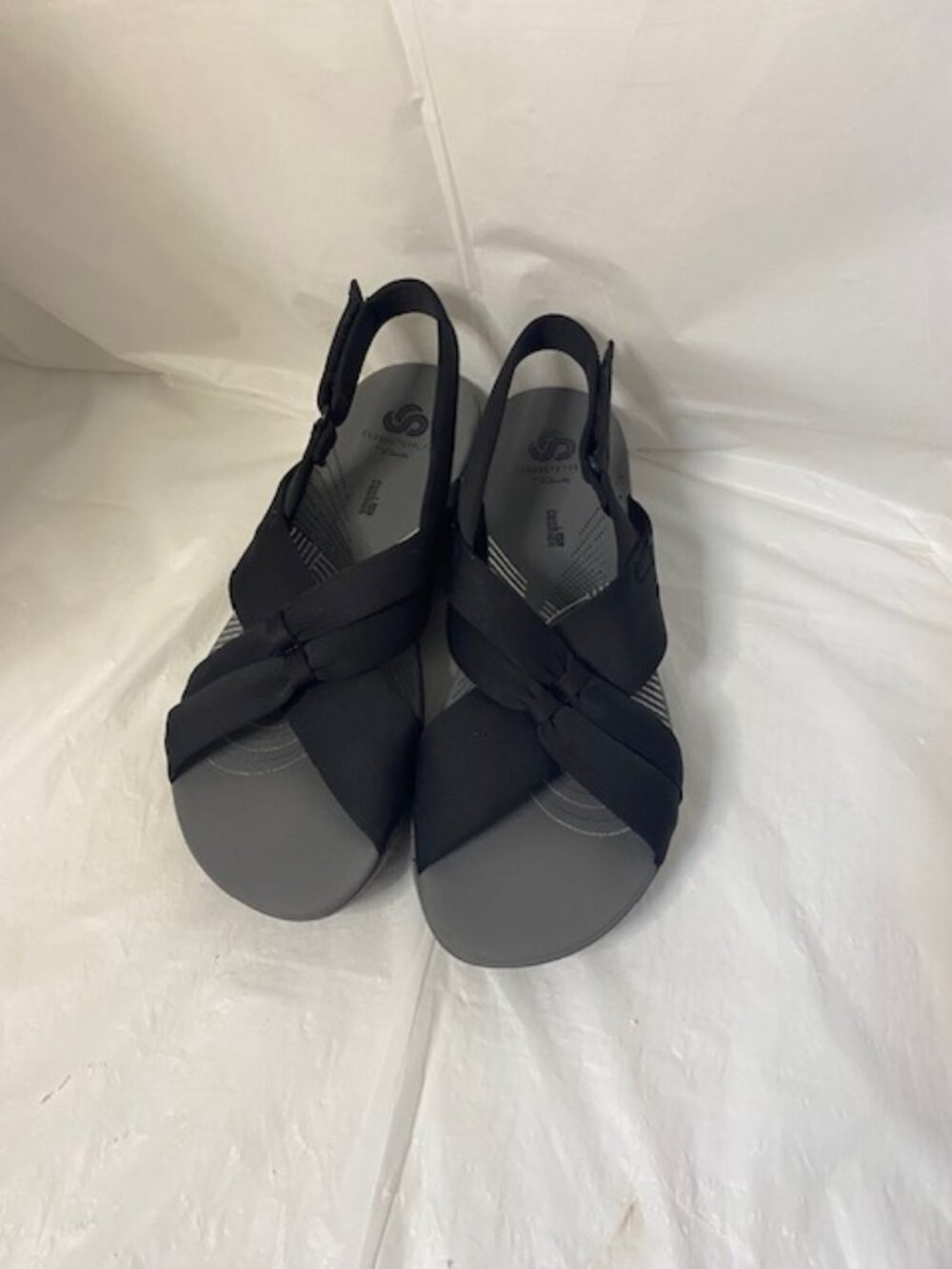 Clarks Cloud stepper Arla Primrose Black Cross Strap Sandals, Women's size 7.5